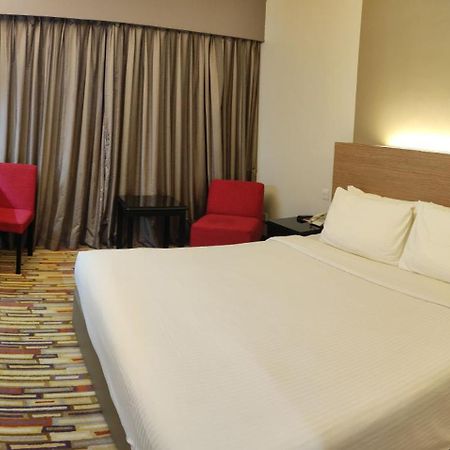 Harbour View Hotel Kuching Exteriör bild